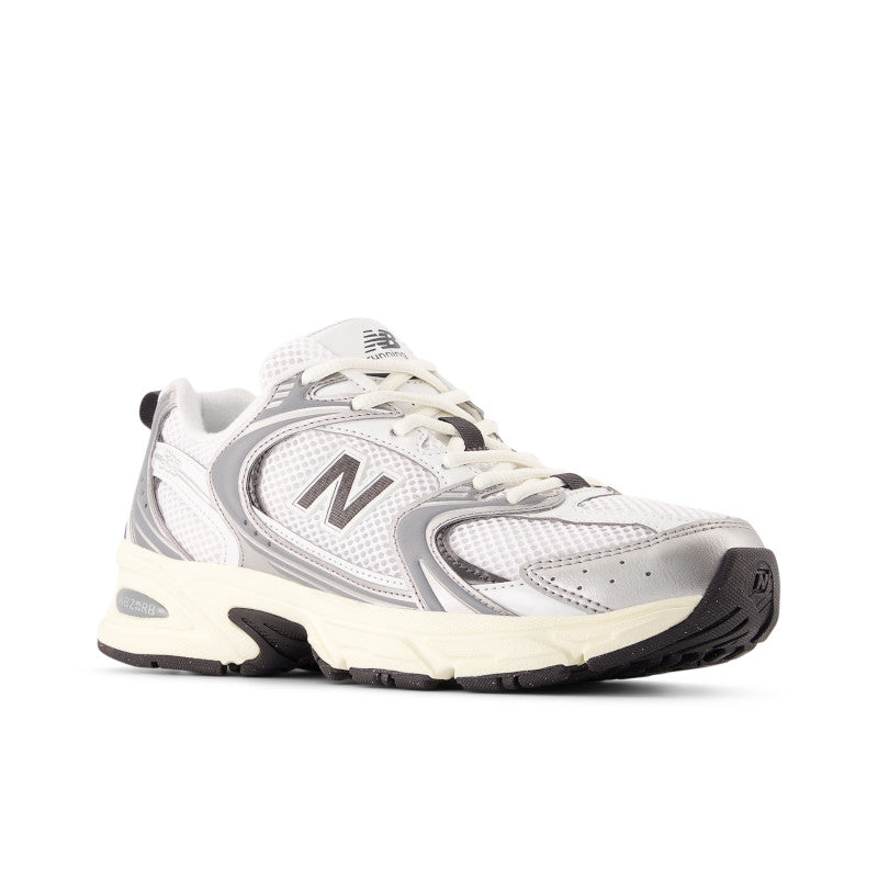 New Balance 530 Unisex Sneaker - Retro Running Style with Modern Comfort