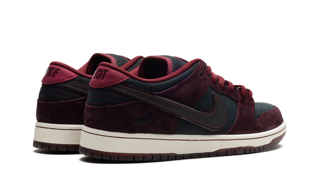 Nike SB Dunk Low Riot Skateshop Special Box FZ1289-200