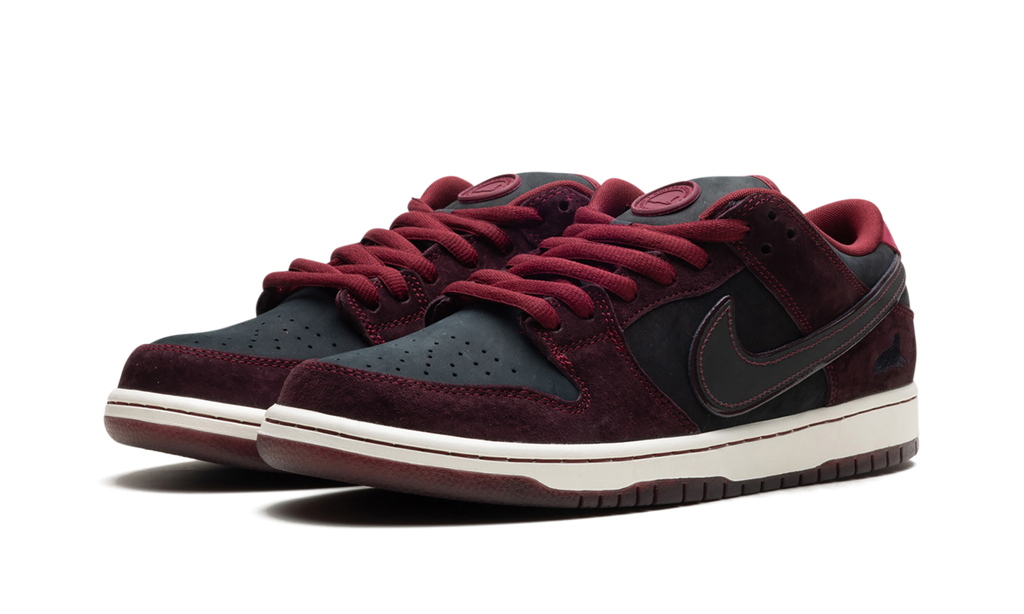 Nike SB Dunk Low Riot Skateshop Special Box FZ1289-200